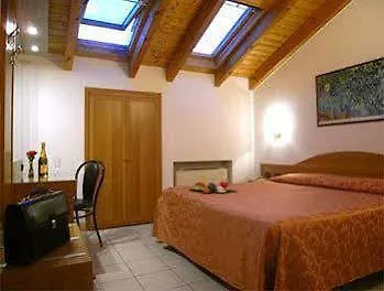 Mondial Hotell 2*