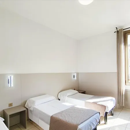 Hotel Mondial 2*
